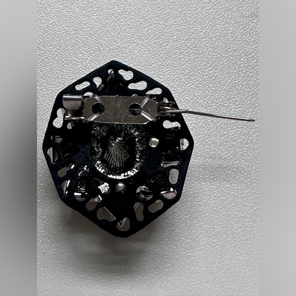 Clear Crystal Pin/Brooch - Picture 4 of 6